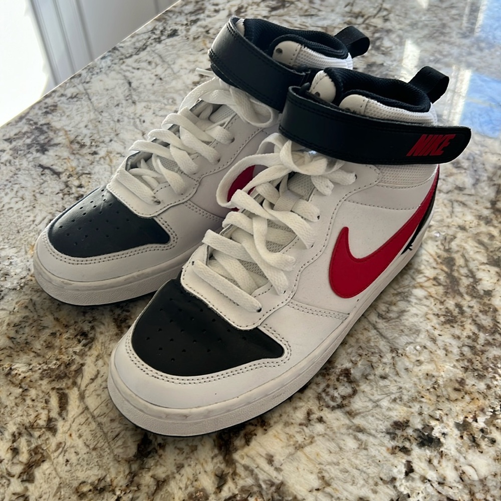 Boys Nike Court Borough Mid 2